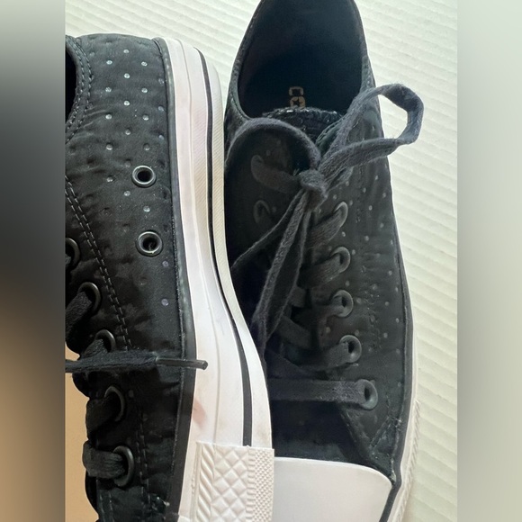 CONVERSE ALL STAR WOMEN’S SIZE 7.  BLACK ON BLACK POLKADOT PATTERN - Picture 6 of 6